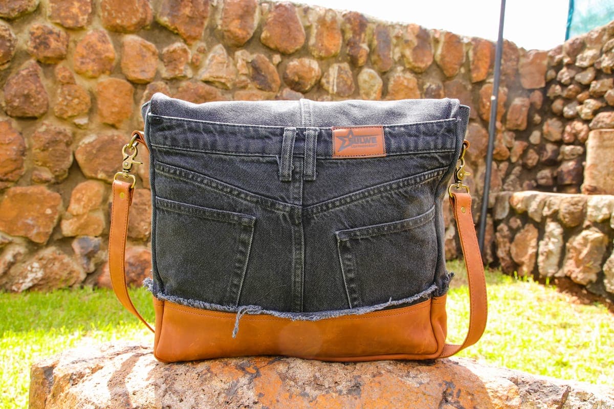 Sulwe Messenger Bag (Black) — genuine leather, Sulwe Leathercraft (view 5)