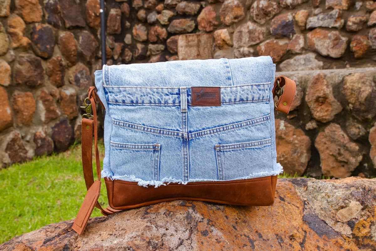 Sulwe Messenger Bag (Blue) — genuine leather, Sulwe Leathercraft (view 3)